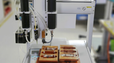 Automatic glue machine